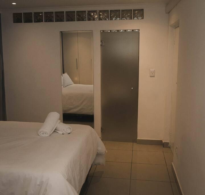 To Let 2 Bedroom Property for Rent in Sea Point Western Cape